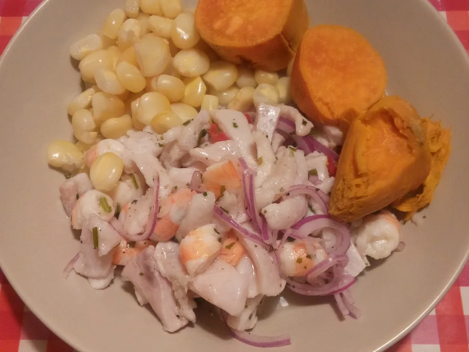 Ceviche peruano. Foto ilustrativa; no pertenece a Ají Limón y Canela.